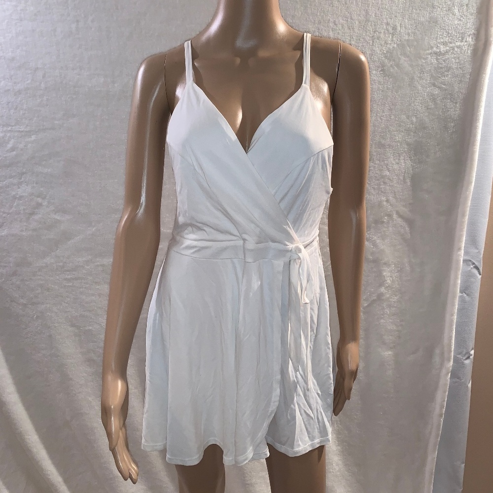 KIMCHI BLUE romper white size L spaghetti straps